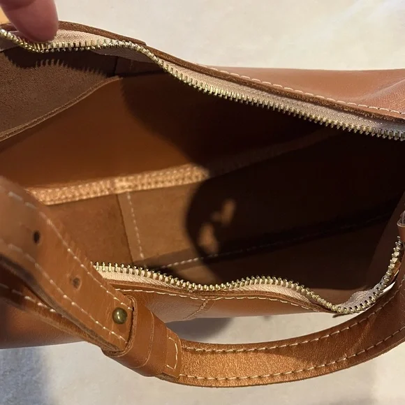 EUC Portland Leather “Nora”, Crescent Handbag in Hava, Limited Edition Color HTF - Picture 4 of 6